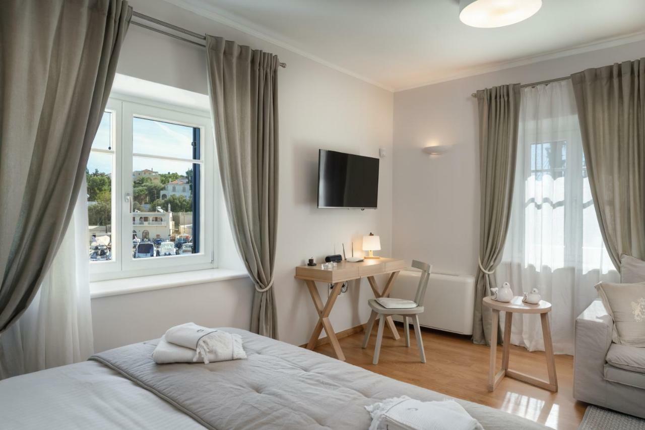 Porto Vecchio Luxury Suites Spetses Town Luaran gambar