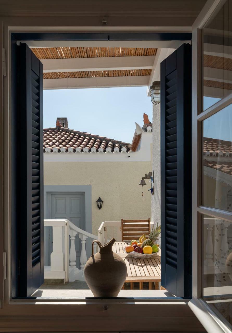 Porto Vecchio Luxury Suites Spetses Town Luaran gambar