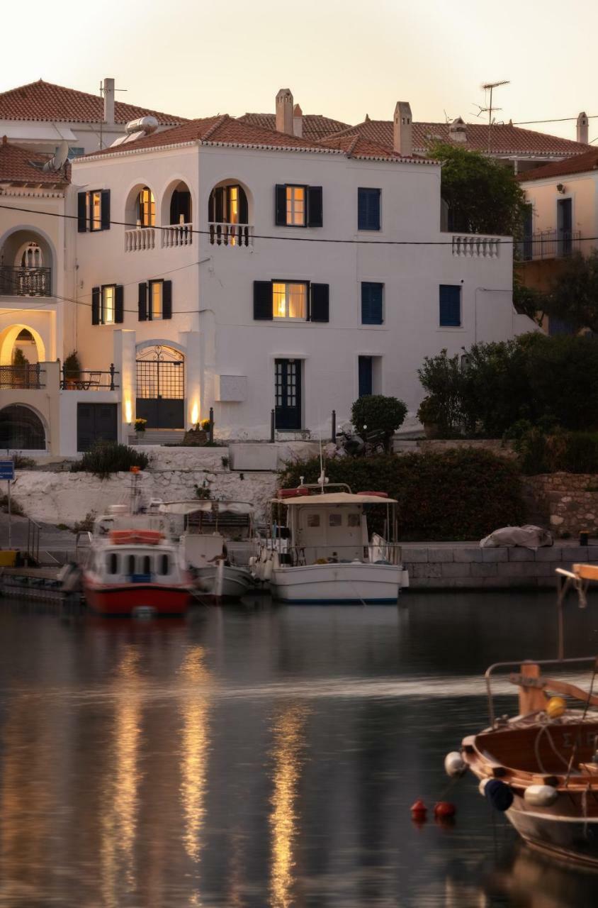 Porto Vecchio Luxury Suites Spetses Town Luaran gambar